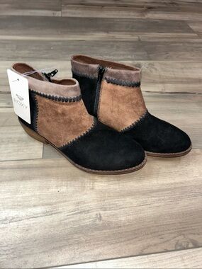 Roxy brand Devlin Booties Ankle Boots Two Tone Black and Tan Size 8.5